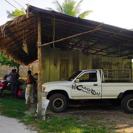 מלון Ko Phra Thong Mr. Chuoi Bar And Hut מראה חיצוני תמונה