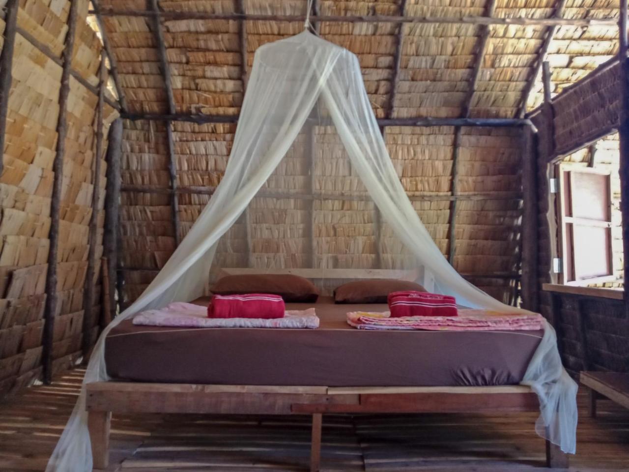 מלון Ko Phra Thong Mr. Chuoi Bar And Hut מראה חיצוני תמונה